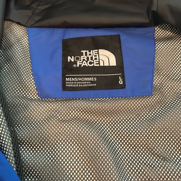 The North Face Rain Jacket 🔥🔥🥶 - Picture 2 of 7